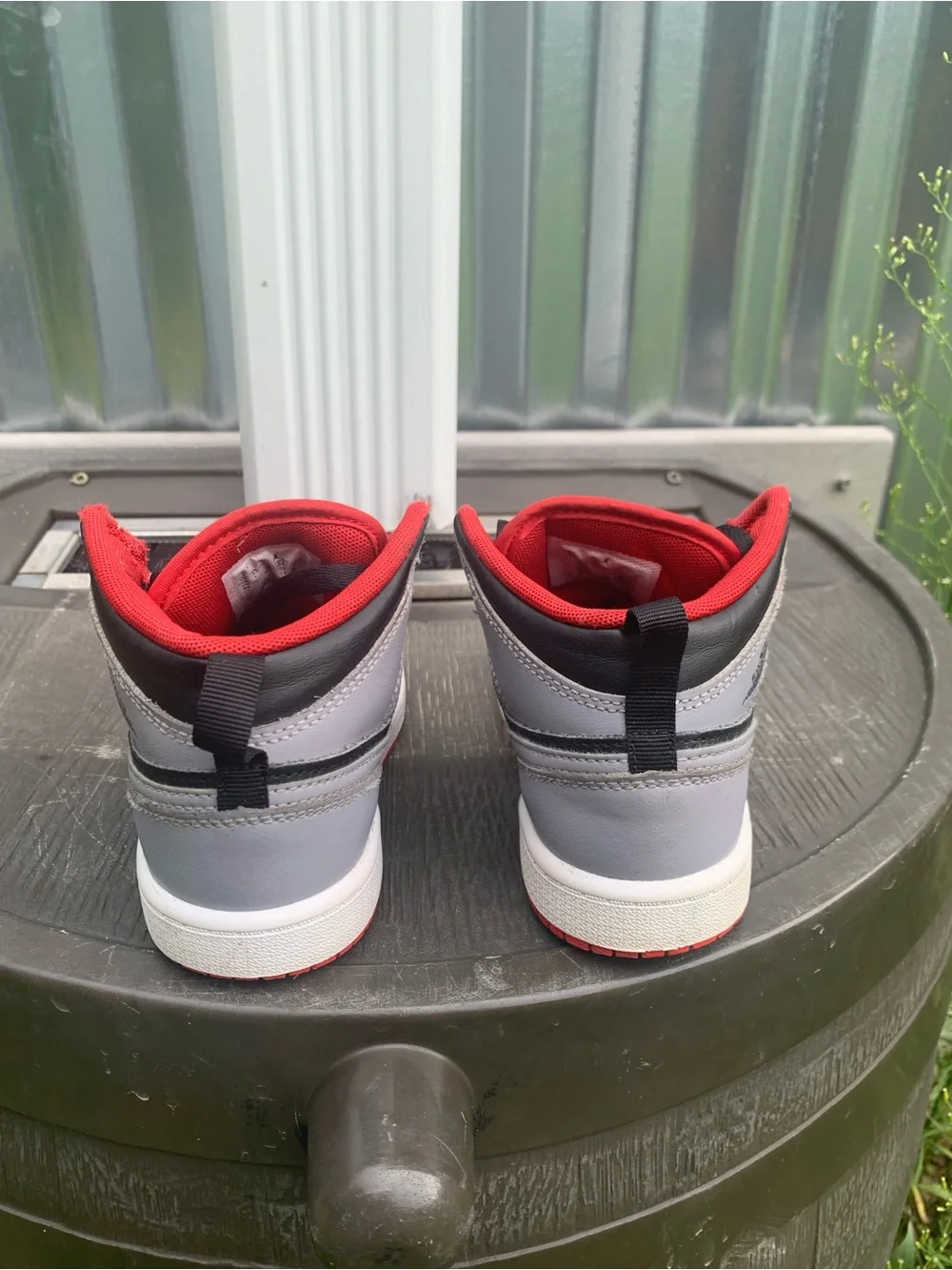 Kids Nike Jordan 1 Mid-Top Sneakers in Black, Gray and Red Size 1Y Nike 8424-006